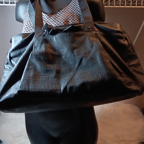 Lululemon Gym Bag Handbags - Lululemon black gym bag